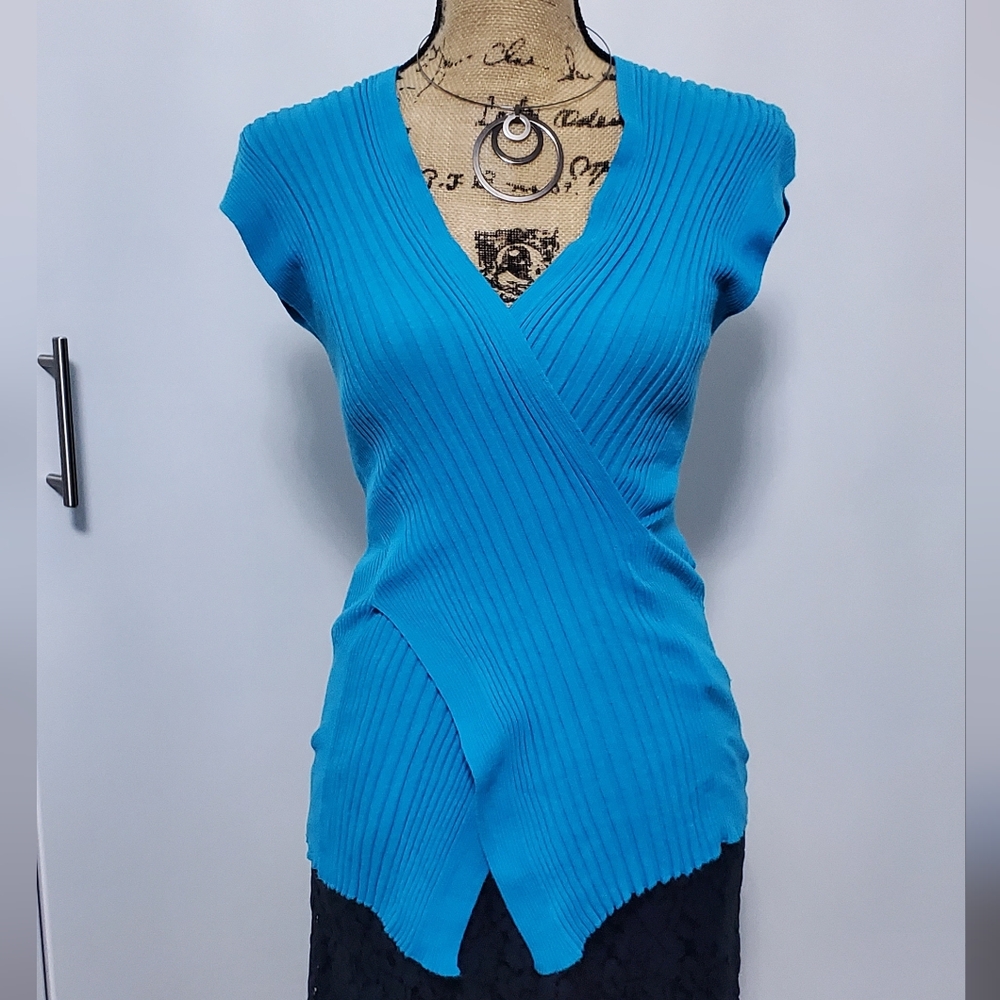 United Colors Of Benetton Vibrant Blue and Classic Black Knitwear